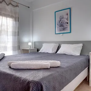 https://achilleas-apartments-kalivia-poligirou.hotelschalkidiki.net